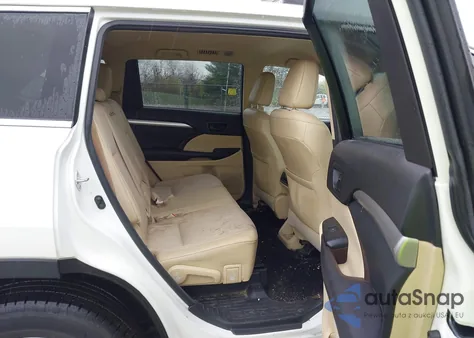 2017 Toyota Highlander Le Plus z USA, uszkodzony, nr VIN 5TDBZRFH0HS382166